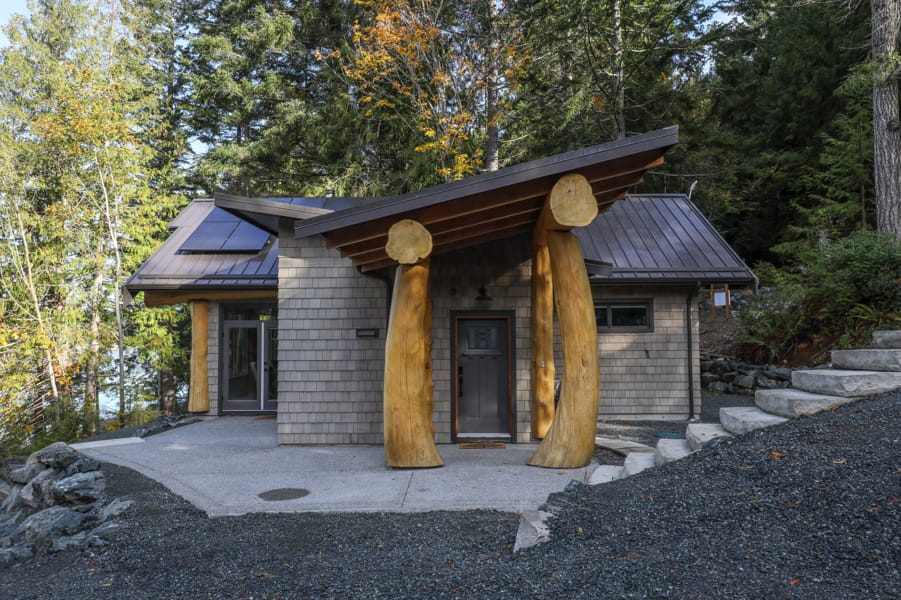 Horne Lake Cabin Exterior