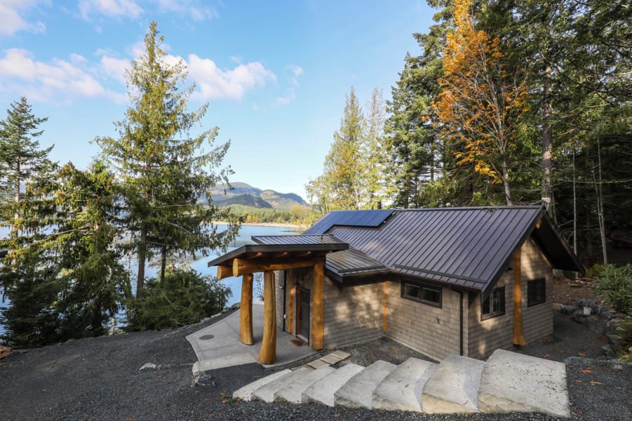 Horne Lake Cabin Exterior